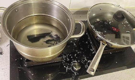 油烟机玻璃面板碎的原因及防范措施（防止油烟机玻璃面板碎裂的关键是什么）  第2张