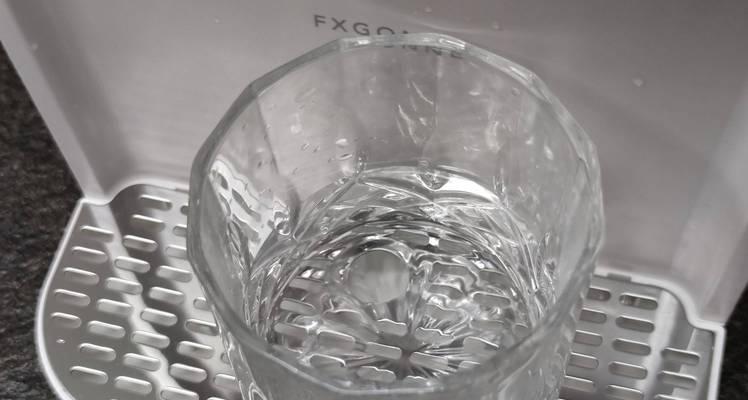 如何使用热饮水机进行清洗（简便有效的清洗方法及步骤）  第2张