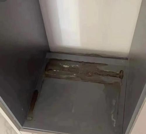 如何处理发霉冰箱（有效清洁和防止冰箱发霉的方法）  第3张