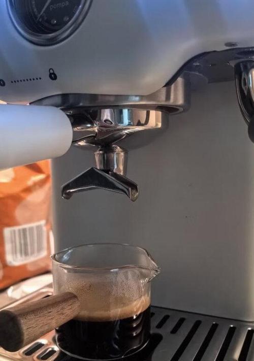 解决咖啡机粘在一起的问题（如何应对咖啡饼粘在咖啡机上）  第2张