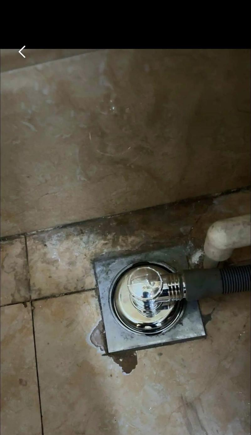 探究自动洗衣机漏水的原因（揭秘洗衣机漏水的几大隐患及解决方案）  第1张